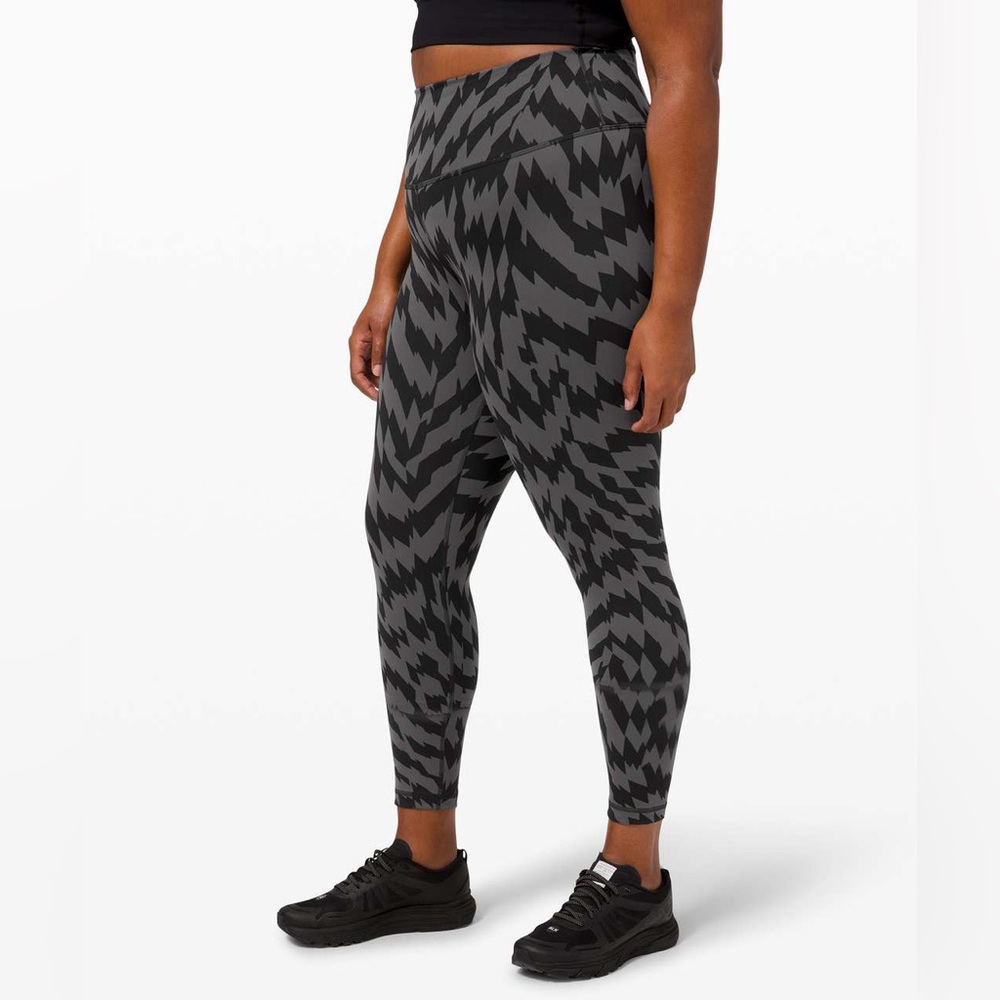 Women’s Lululemon Wunder Train HR Tight 25"
Voltage Graphite Grey Black Size 2